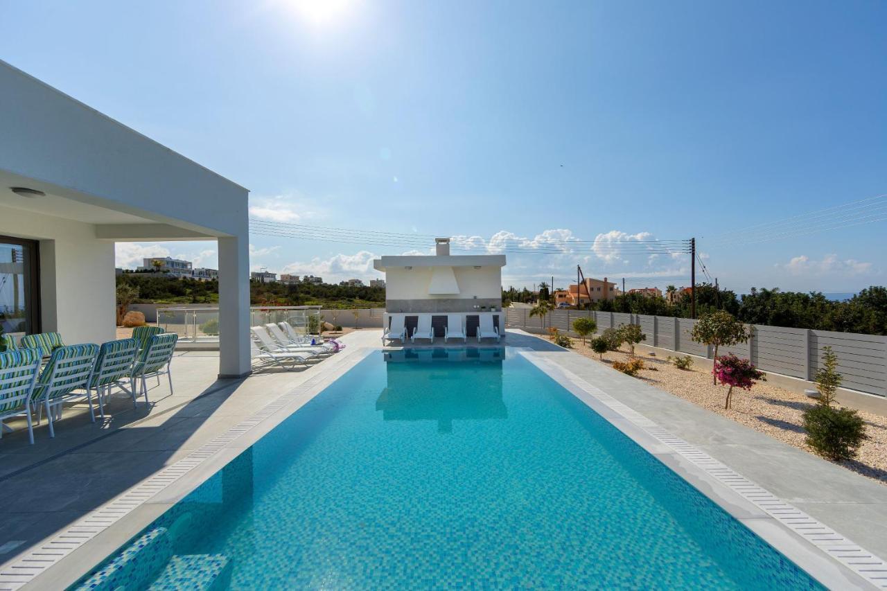 Villa Pleiades Paphos Bagian luar foto