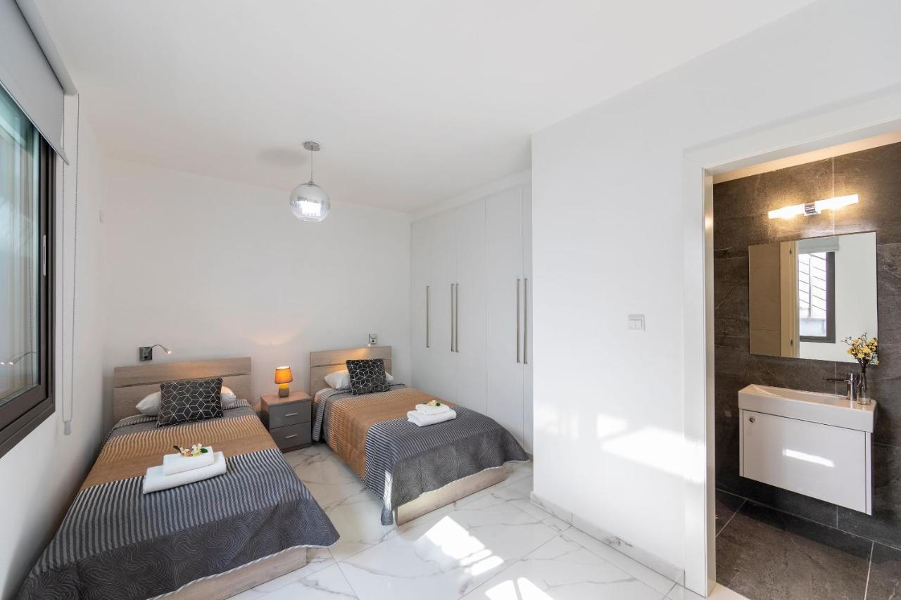 Villa Pleiades Paphos Bagian luar foto