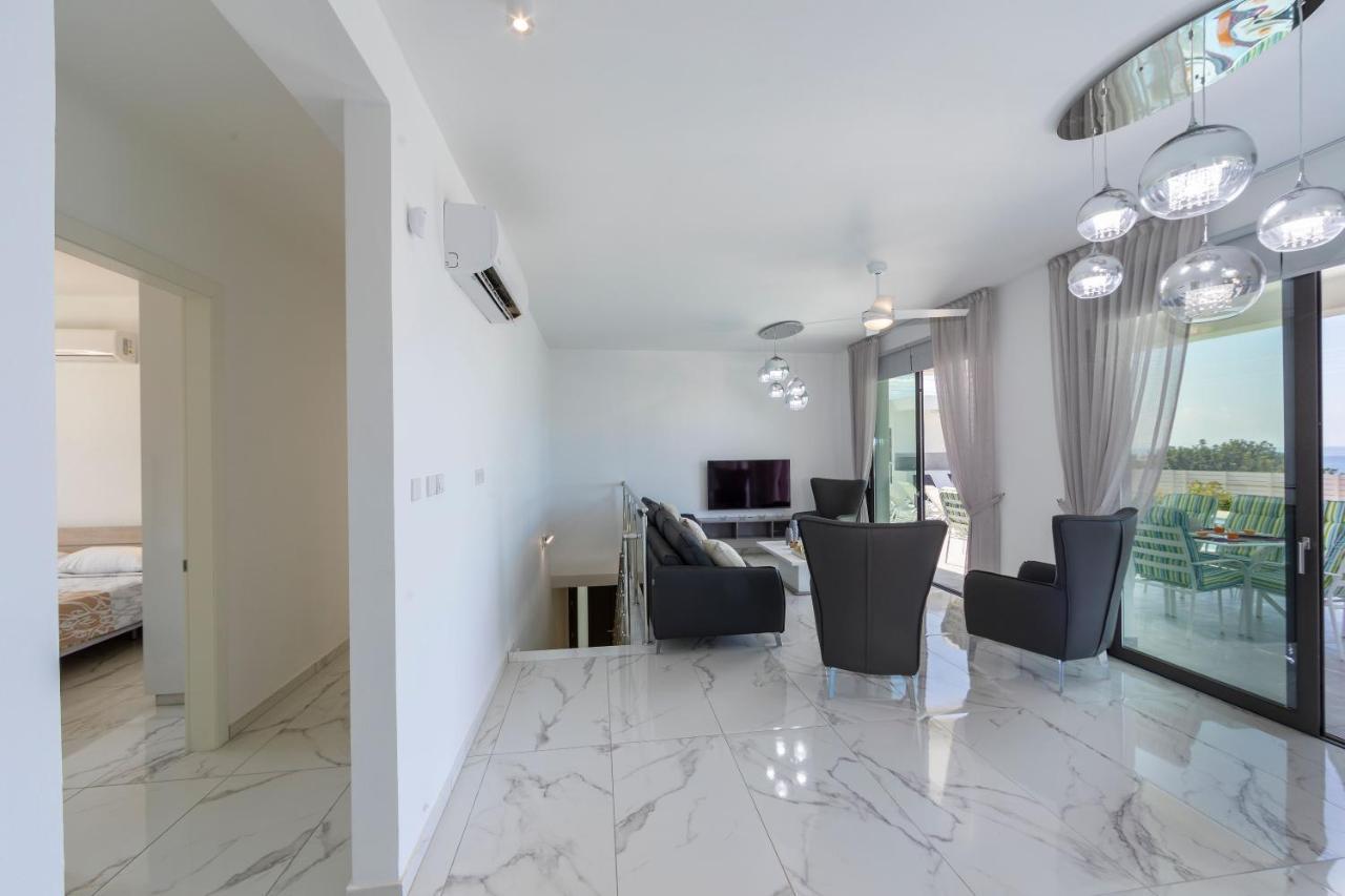 Villa Pleiades Paphos Bagian luar foto