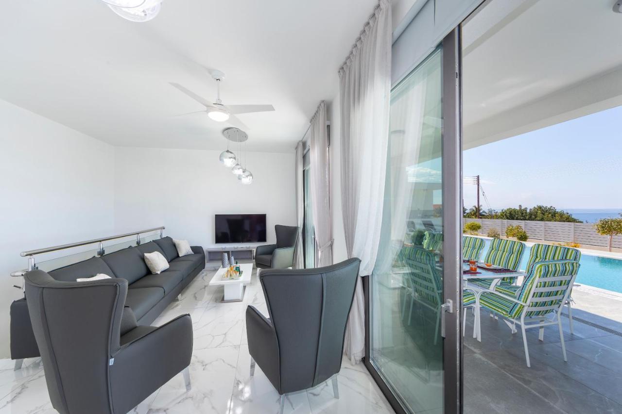 Villa Pleiades Paphos Bagian luar foto