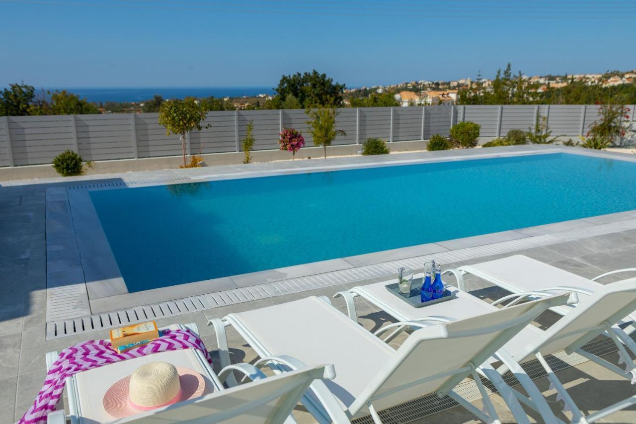 Villa Pleiades Paphos Bagian luar foto
