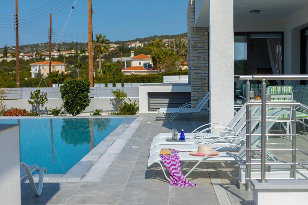 Villa Pleiades Paphos Bagian luar foto