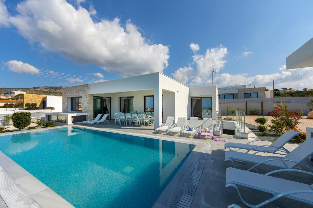 Villa Pleiades Paphos Bagian luar foto